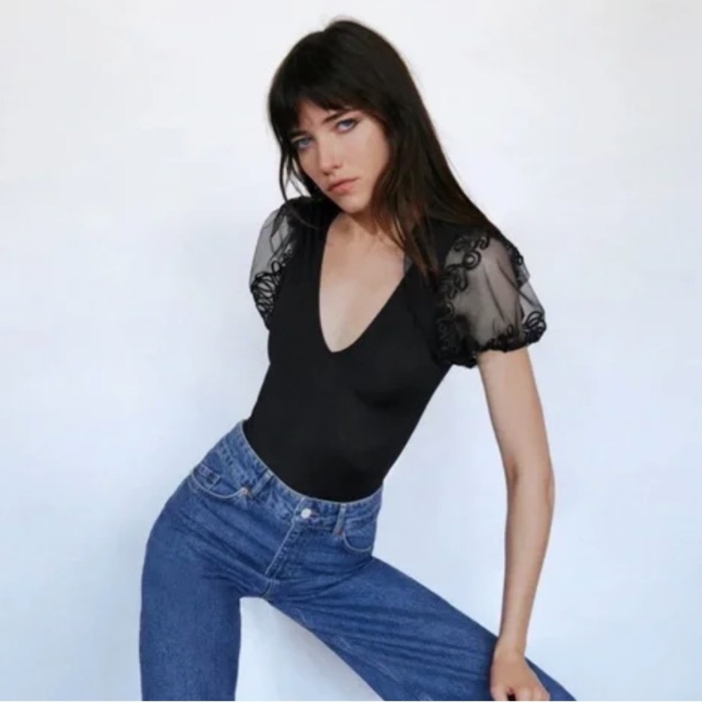 Zara V-Neck Black Bodysuit with Puff Sleeves - Size Small